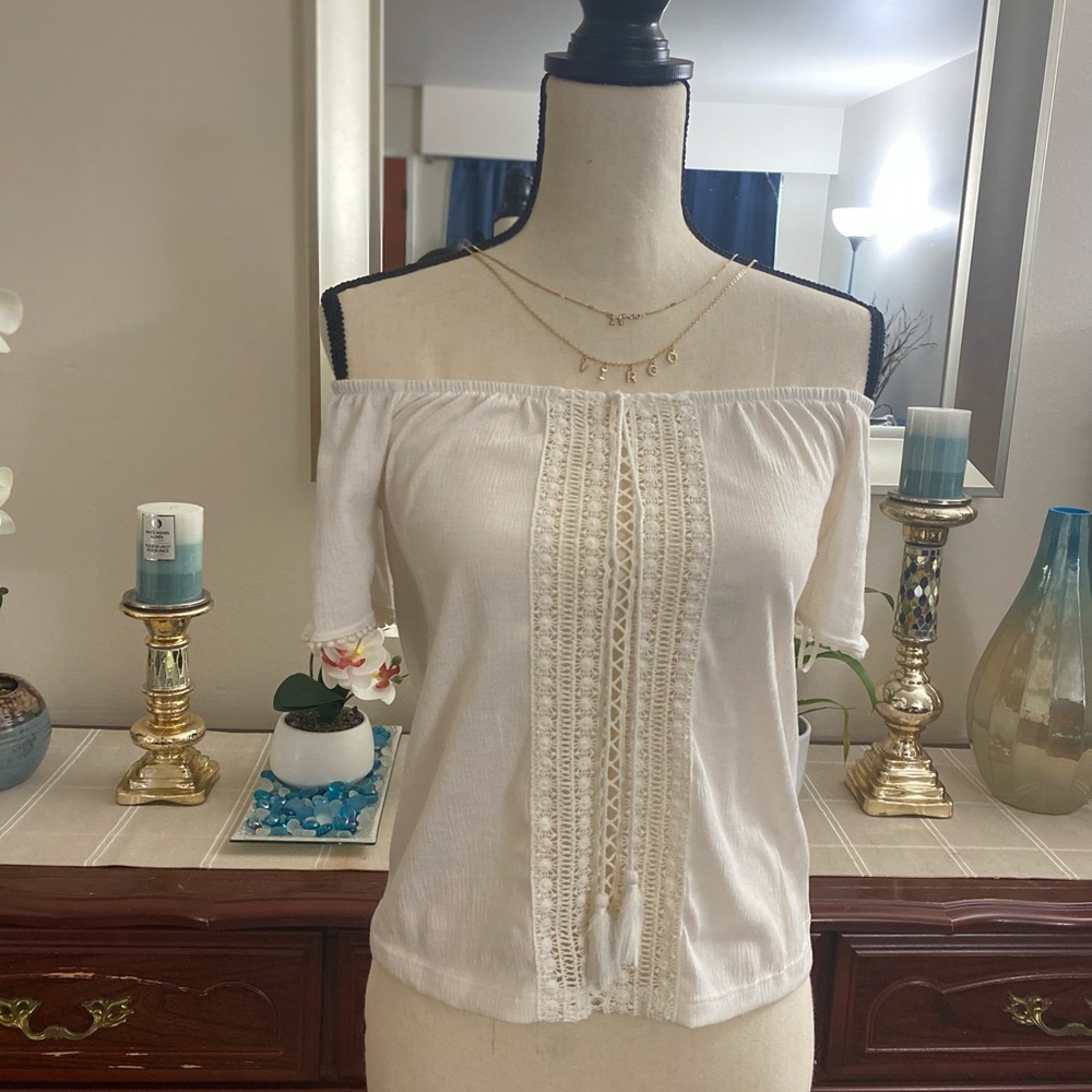 💕❤️H&M lace centered off shoulder white💕 - Picture 2 of 6